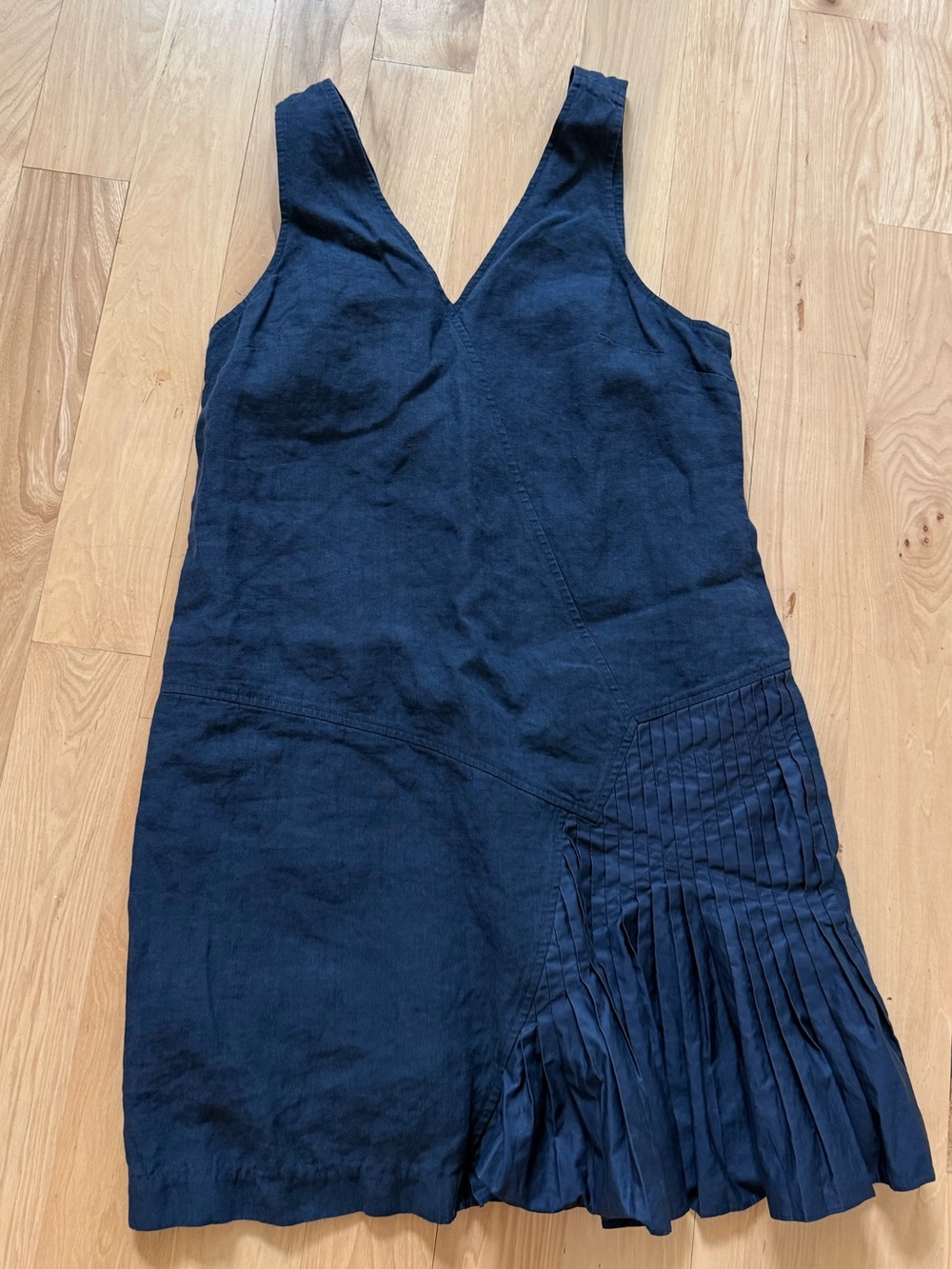 Tibi New York V-neck Shift Linen Navy Blue Dress with side pleats size 4